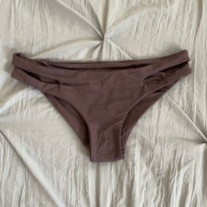 L Space women’s swim bottoms size small